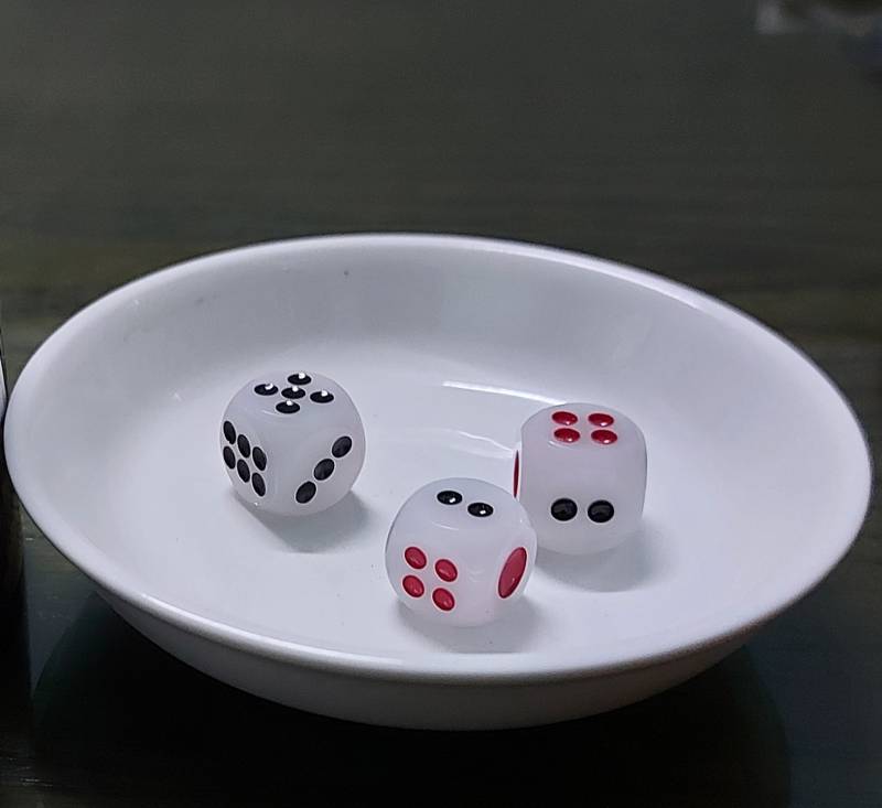 Cách Lắc Tài Xỉu Bịp - Những Mánh Khóe Tinh Vi Sau Bầu Xúc Xắc 1 Bản chất của việc lắc tài xỉu bịp