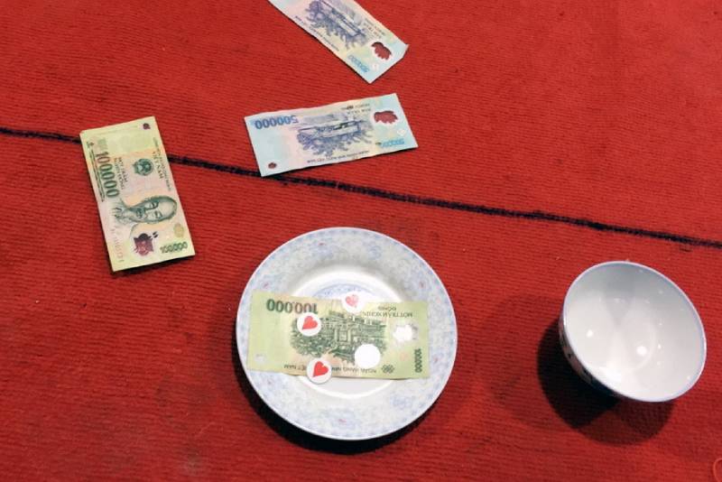 Cách Chơi Xóc Đĩa Ngoài Đời Thật Dễ Thắng Với Các Mẹo Hay 3 Cách bắt đầu một ván xóc đĩa ngoài đời