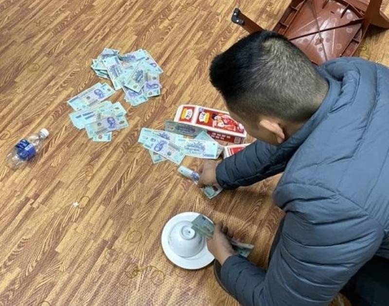 Nhìn tay xóc để đoán hình vị ra gì